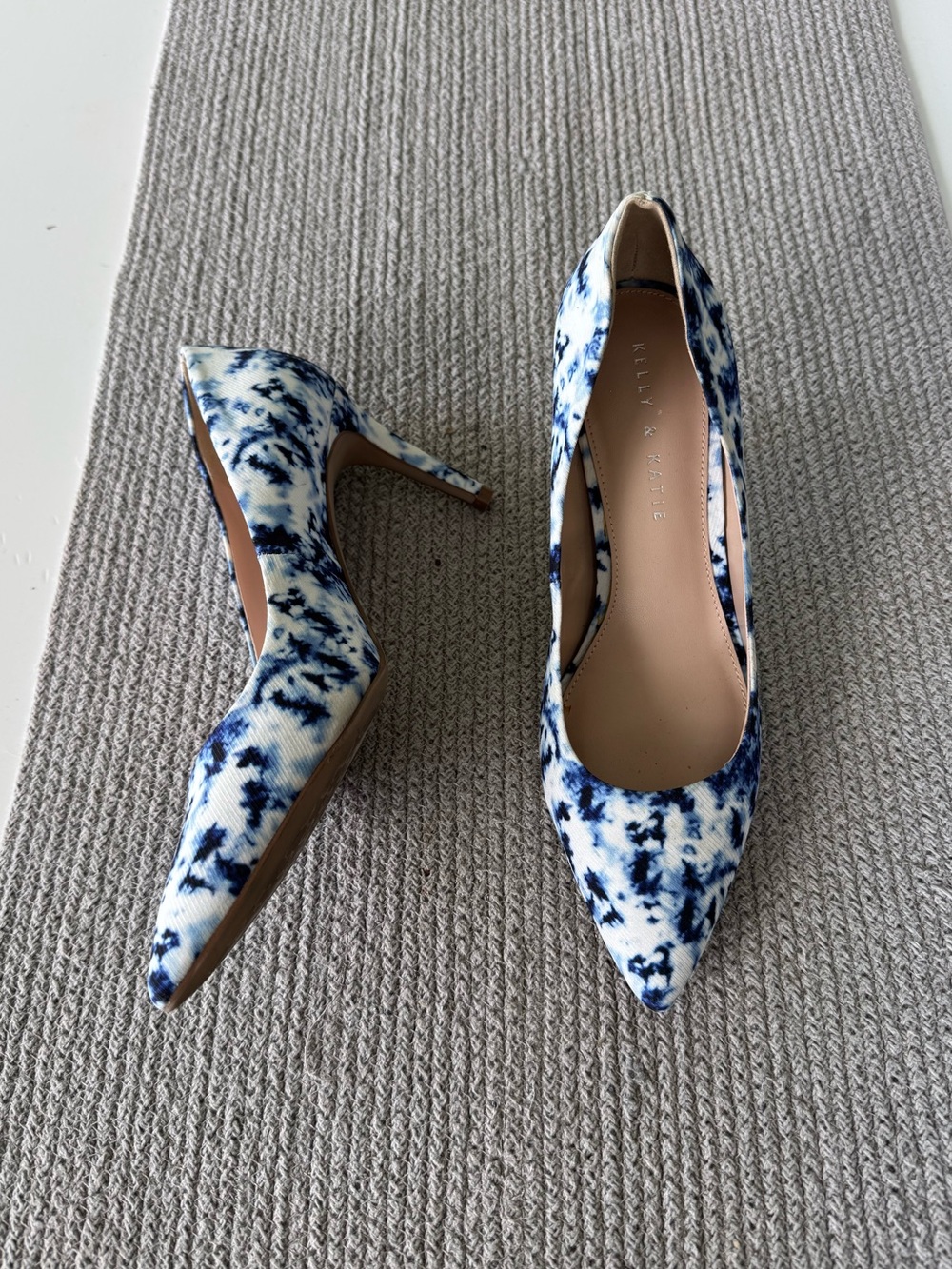 Kelly & Katie Navy Blue White Dyed Printed Fabric Pointed Toe Heels Sz 8.5